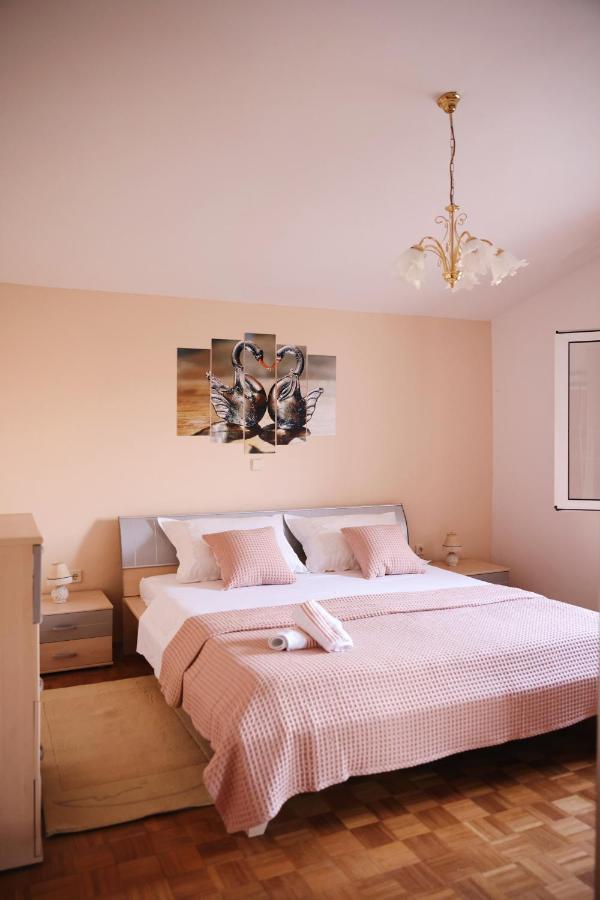 Apartment Blanka With A Beautiful View Of โตรกีร์ ภายนอก รูปภาพ